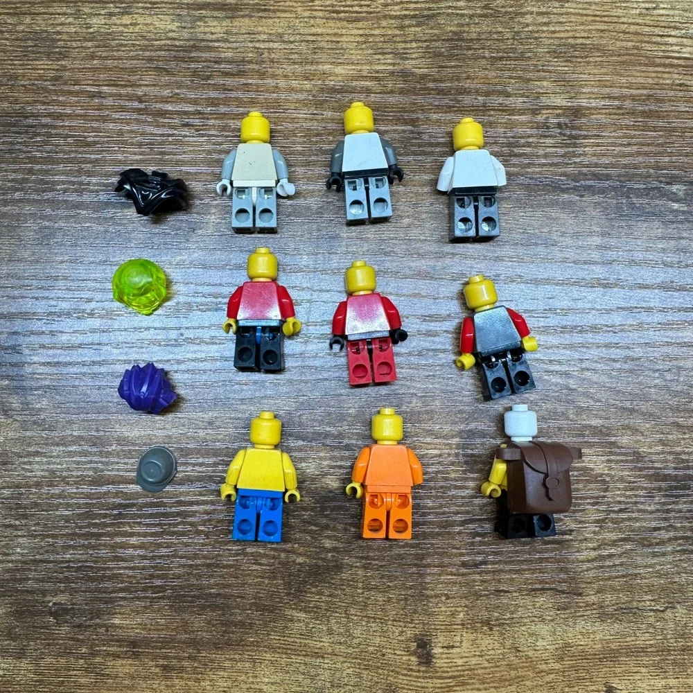 Vintage LEGO Minifigures Lot of 9 Pirates Castle Space Town Figures Accessories - Picture 7 of 9